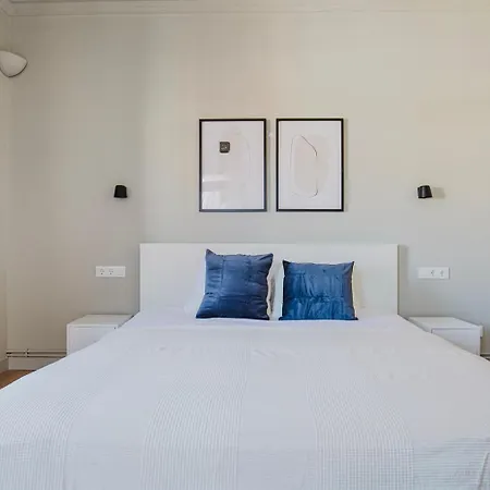 Blueground La Dreta Balcony Ac Nr Sagrada Bcn-174 Holiday home *