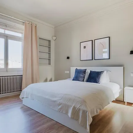 Blueground La Dreta Balcony Ac Nr Sagrada Bcn-174 Holiday home Barcelona